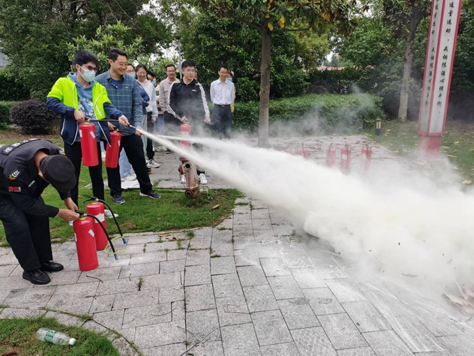 高邮市疾控中心：以演代练，提升消防灭火器材应急使用能力图片3.jpg